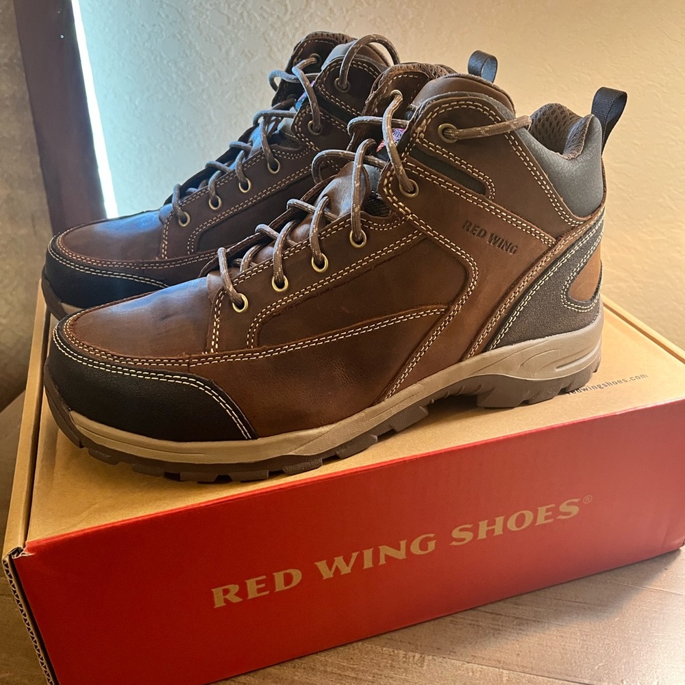 NEW - Men’s Red Wing Work Boots - 10.5 E2(wide)
